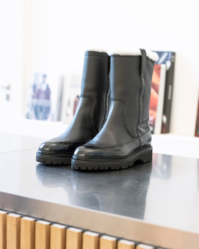 John Lobb Highland shearling-lined boot in black calf and soft grain, alternate view