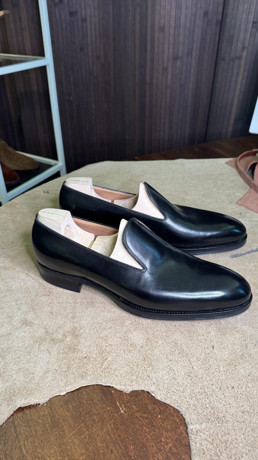Saint Crispin's Wholecute Loafer in Black | 530 – The Hand