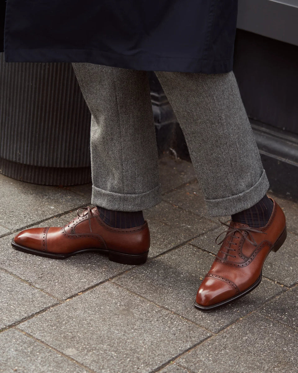 Stefano Bemer Oxford Toecap Arlington Walnut T6620Z1 The Hand