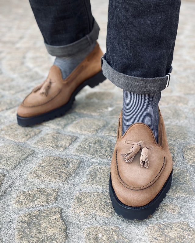 Manolo Tassel Loafer | Suede | Taupe