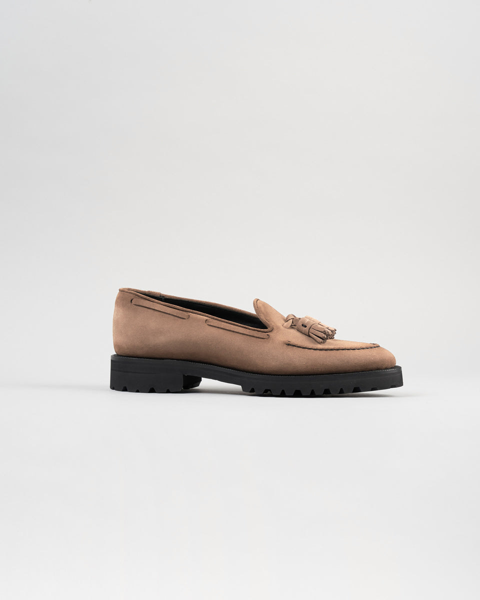 Manolo Tassel Loafer | Suede | Taupe